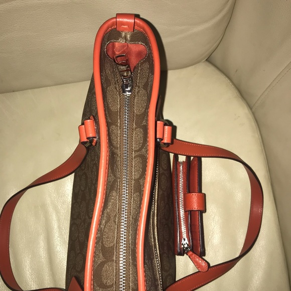 BRAND NEW COACH ZIP TOTE IN SIGNATURE CANVAS - Picture 4 of 4